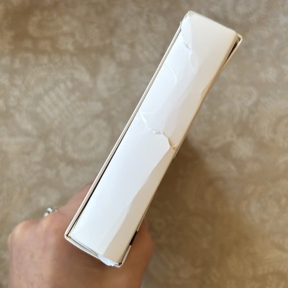 Brand New Athleta Calm Cool Sleep Mask Silky Soft Breathable Travel White - Picture 15 of 16